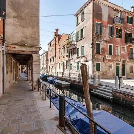 Daire Ca'amelia - Canal View Near Biennale Flat Venedik