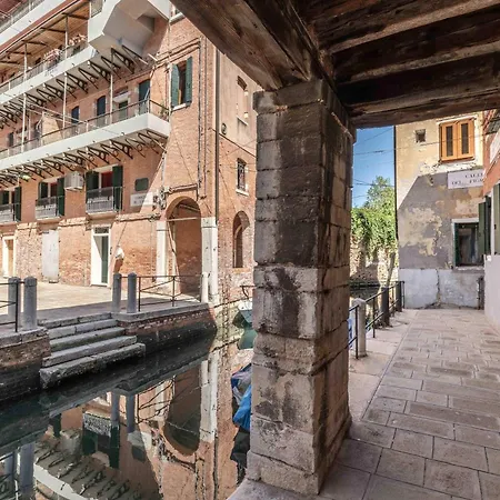 Ca'amelia - Canal View Near Biennale Flat Венеция