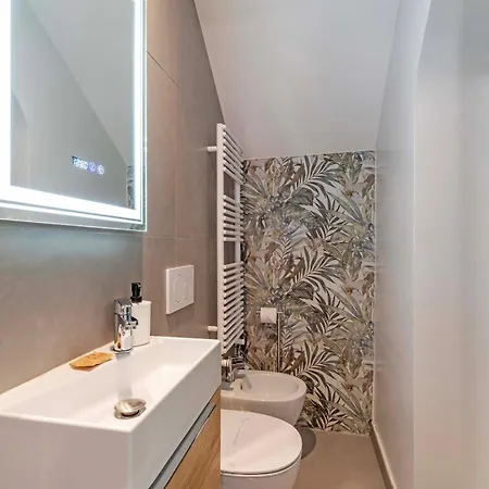 Ca'amelia - Canal View Near Biennale Flat * Венеция